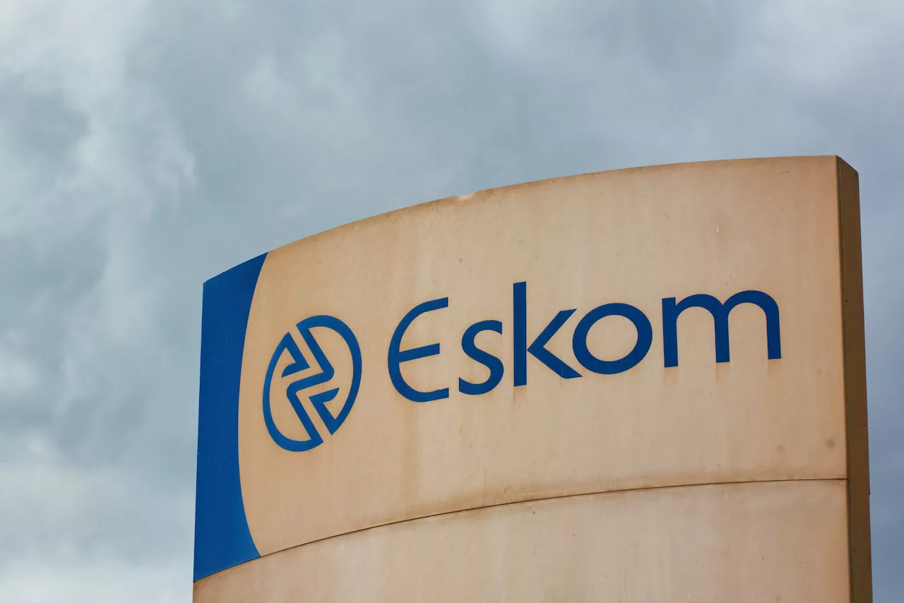 Apply for Eskom Graduate in Training Programme 2026 | Human Resources, Safety, Finance, Environmental, IT, and Commercial Internships